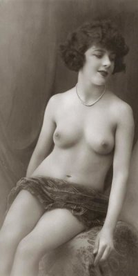 Vintage Nudes - Nude in Pearls